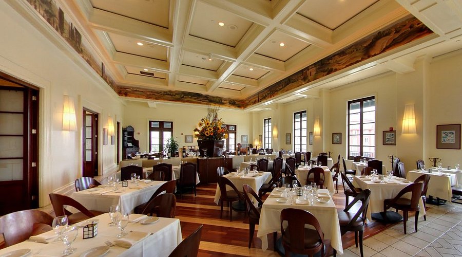 Outdoor dining at BiCE Italian Restaurants Dubai