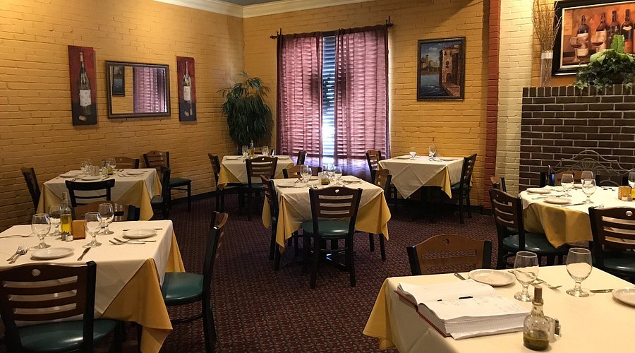 Outdoor dining at Trattoria Toscana Restaurants in Dubai